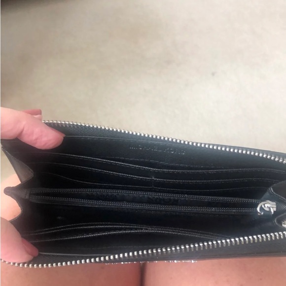 Michael Kors Wallet - Picture 4 of 5